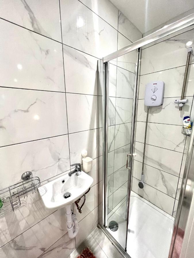 Golden Residences - Oakway Feltham 外观 照片