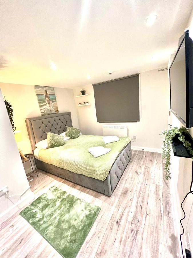 Golden Residences - Oakway Feltham 外观 照片